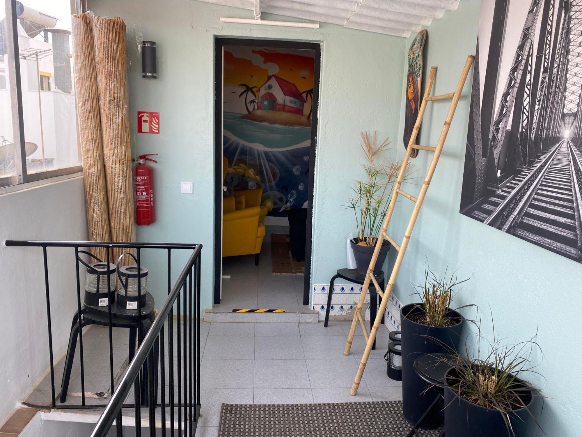 The Island Hostel & Cafe Lagos Bagian luar foto