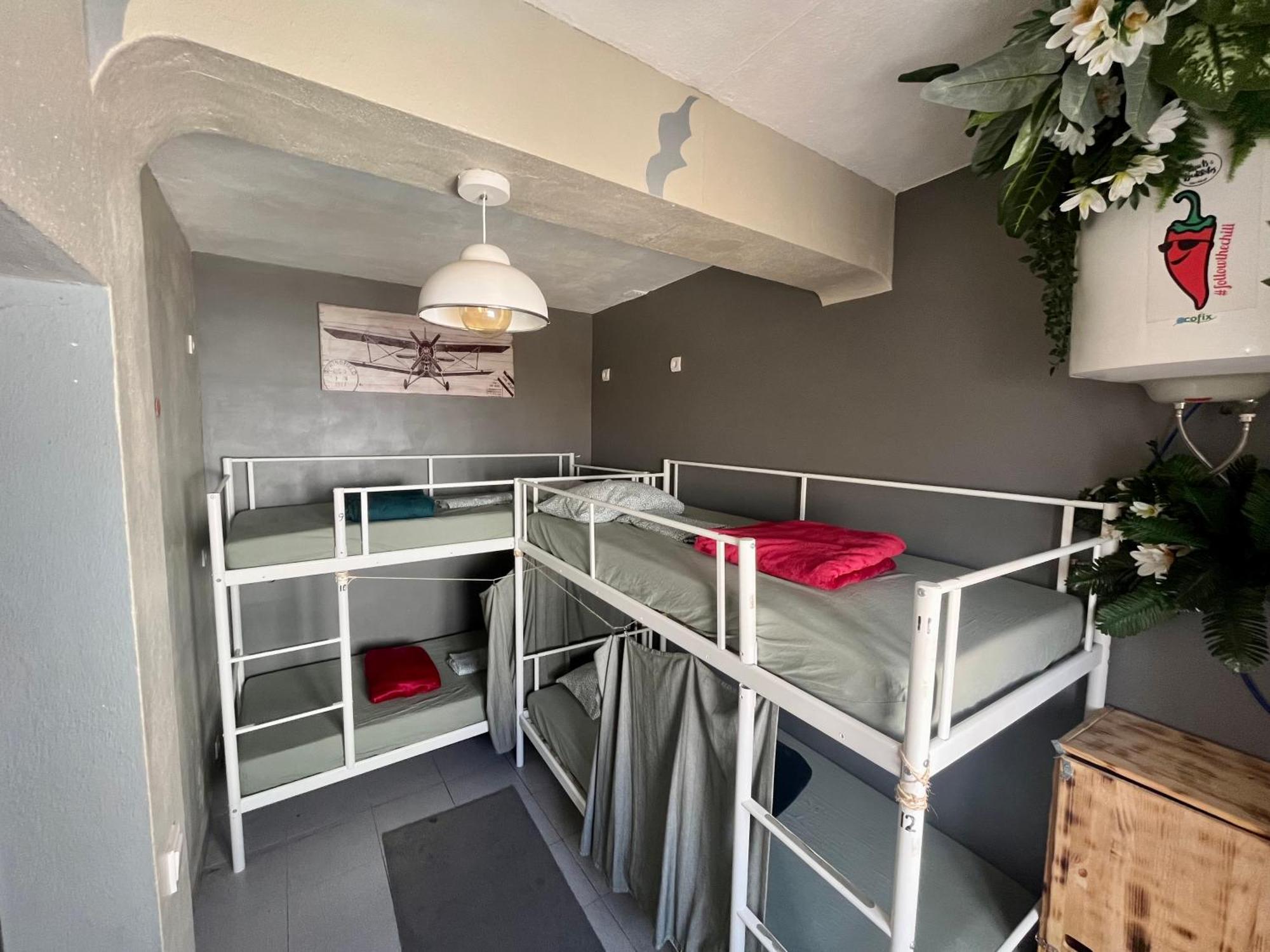The Island Hostel & Cafe Lagos Bagian luar foto